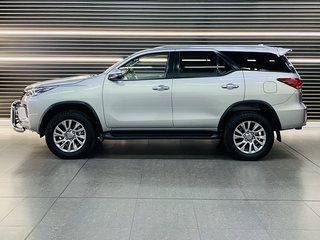 2021 Toyota Fortuner 2.8GD-6 R/B A/T - photo 6