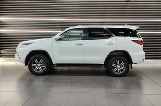2019 Toyota Fortuner 2.4GD-6 R/B A/T - photo 2