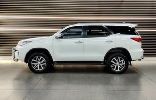 2017 Toyota Fortuner 2.8GD-6 R/B A/T - photo 2