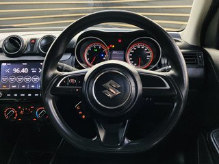 2020 Suzuki Swift 1.2 GLX - photo 11