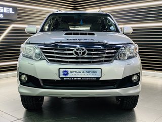 2012 Toyota Fortuner 3.0D-4D 4X4 A/T - photo 2