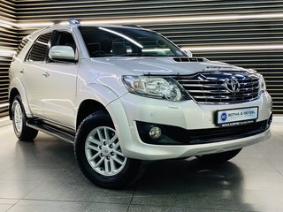 2012 Toyota Fortuner 3.0D-4D 4X4 A/T - photo 3