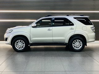 2012 Toyota Fortuner 3.0D-4D 4X4 A/T - photo 6