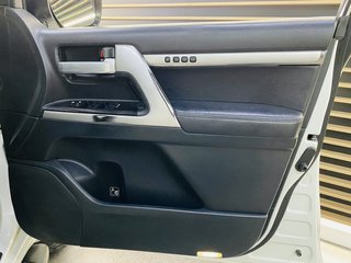 2018 Toyota Land Cruiser 200 V8 4.5D VX-R A/T - photo 4