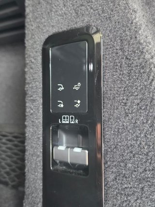 2023 Land Rover D350 First Edition - photo 12