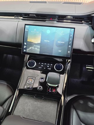 2023 Land Rover D350 First Edition - photo 8