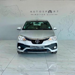 2017 Toyota Hatch 1.5 Xs - photo 2