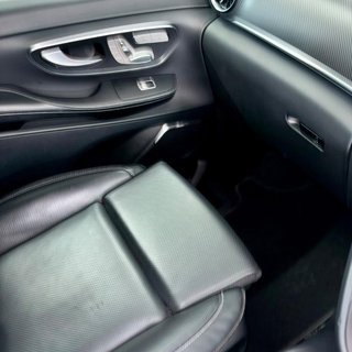 2023 Mercedes-Benz V300d Exclusive AMG Line - photo 4