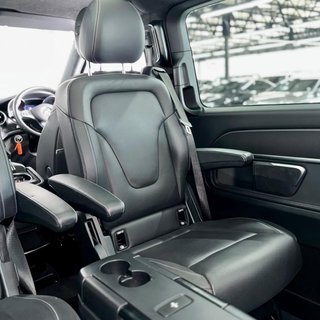 2023 Mercedes-Benz V300d Exclusive AMG Line - photo 9