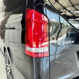 2023 Mercedes-Benz V300d Exclusive AMG Line - photo 16