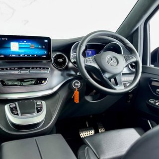 2023 Mercedes-Benz V300d Exclusive AMG Line - photo 8