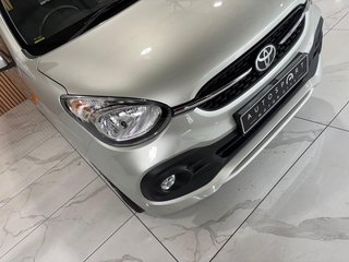 2023 Toyota Vitz 1.0 XR AMT - photo 3