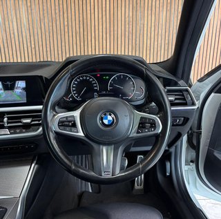 2020 BMW 320i M Sport - photo 7