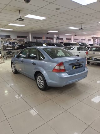 2010 Ford Focus 1.8 AMBIENTE 5-DR - photo 4