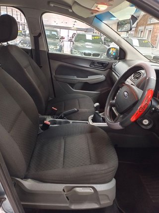 2010 Ford Focus 1.8 AMBIENTE 5-DR - photo 2