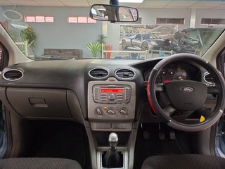 2010 Ford Focus 1.8 AMBIENTE 5-DR - photo 4