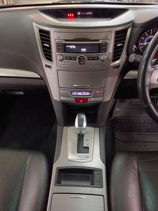 2010 Subaru Outback 2.5i PREMIUM AUTO - photo 5