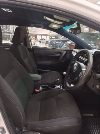2017 Toyota Corolla 1.3 PRESTIGE - photo 2