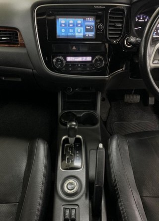 2014 Mitsubishi Outlander 2.4 GLS ECXEED 4WD 7-SEATER - photo 7