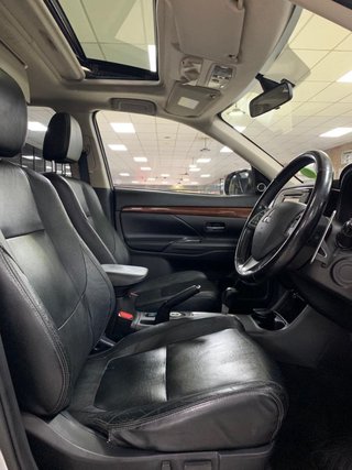 2014 Mitsubishi Outlander 2.4 GLS ECXEED 4WD 7-SEATER - photo 2