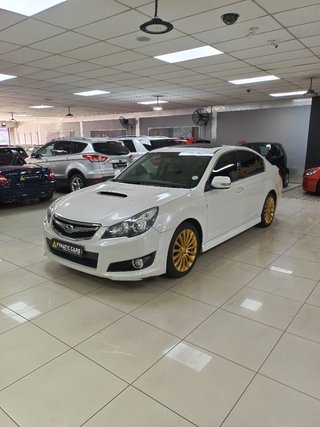 2010 Subaru Legacy 2.5 GT - photo 3