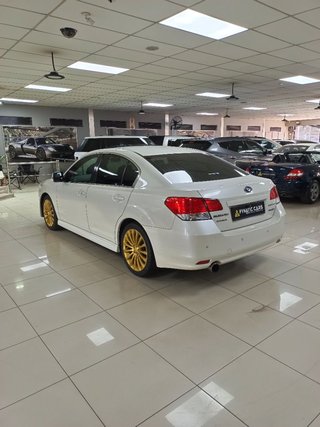 2010 Subaru Legacy 2.5 GT - photo 4