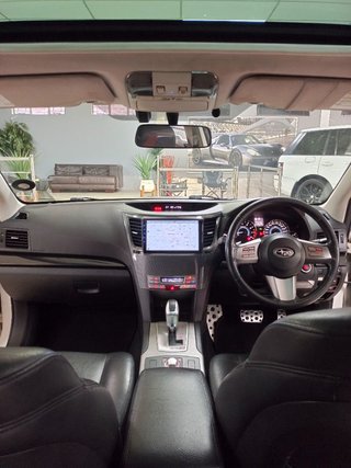 2010 Subaru Legacy 2.5 GT - photo 4