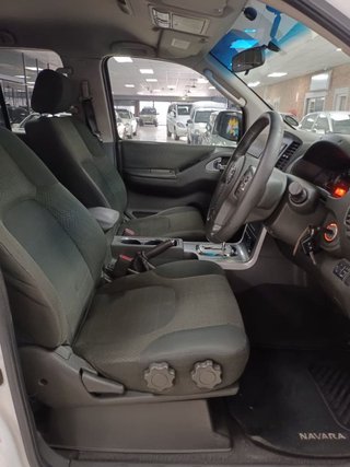 2012 Nissan Navara 2.5 dCi LE AUTO DOUBLE-CAB - photo 2