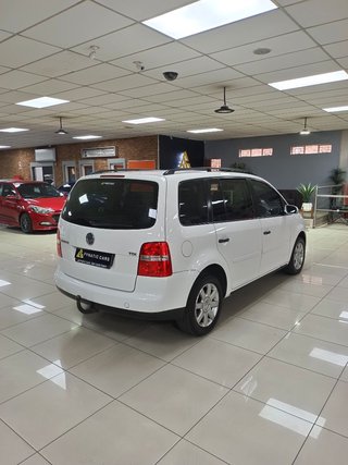 2007 Volkswagen Touran 1.9 TDI TRENDLINE AUTO - photo 1