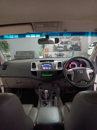 2011 Toyota Hilux 4.0 V6 HERITAGE RAISED BODY AUTO DOUBLE CAB - photo 4