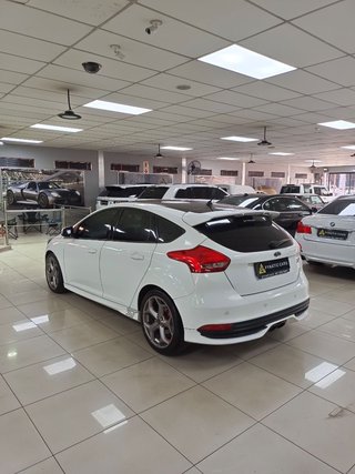 2018 Ford Focus 2.0 ECOBOOST ST1 - photo 4