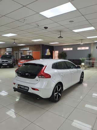 2015 Volvo V40 T5 ELITE AUTO - photo 1