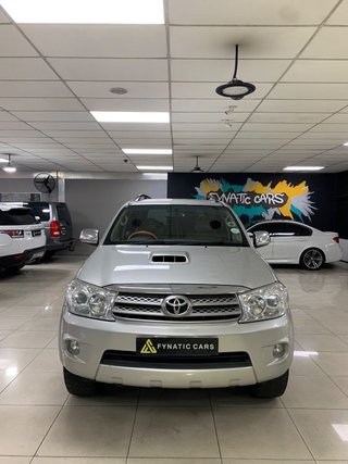 2011 Toyota Fortuner 3.0 D-4D - photo 2