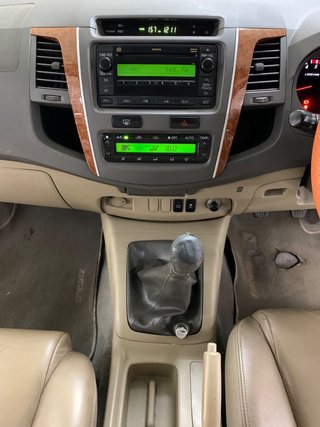 2011 Toyota Fortuner 3.0 D-4D - photo 6