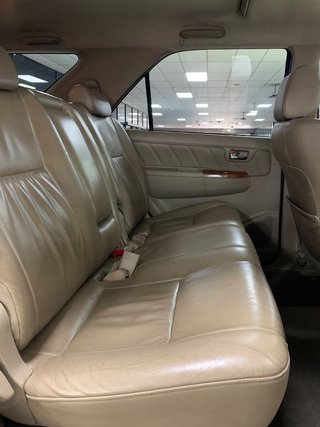 2011 Toyota Fortuner 3.0 D-4D - photo 3
