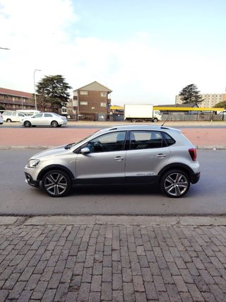 2011 Volkswagen Polo 1.6 TDI Cross - photo 4
