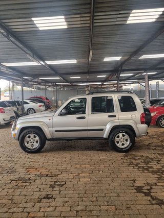 2007 Jeep Cherokee 2.8 CRD Renegade Auto - photo 4