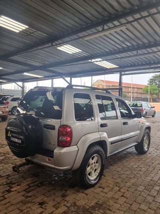 2007 Jeep Cherokee 2.8 CRD Renegade Auto - photo 2