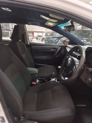 2017 Toyota Corolla 1.3 Prestige - photo 2