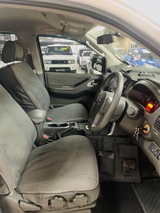 2012 Nissan Navara 2.5 dCi LE Auto Double-Cab - photo 2