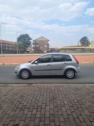 2007 Ford Fiesta 1.6i Ambiente 5-dr - photo 4