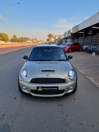 2010 MINI Hatch Cooper S - photo 2