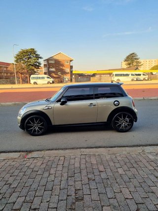 2010 MINI Hatch Cooper S - photo 4