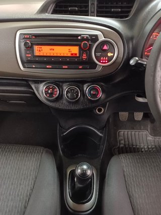 2013 Toyota Yaris 1.0 XI 5-dr - photo 5