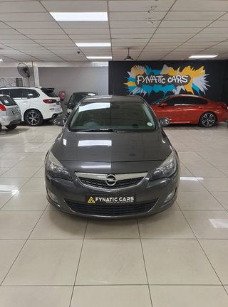 2011 Opel Astra 1.6T Sport 5-dr - photo 2