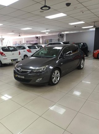 2011 Opel Astra 1.6T Sport 5-dr - photo 3