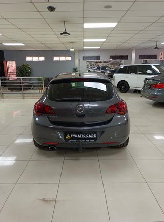 2011 Opel Astra 1.6T Sport 5-dr - photo 5