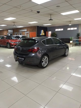 2011 Opel Astra 1.6T Sport 5-dr - photo 1