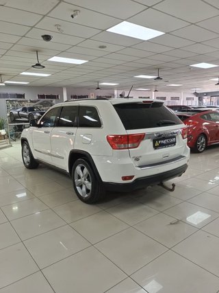 2011 Jeep Grand Cherokee 3.6 Overland - photo 4