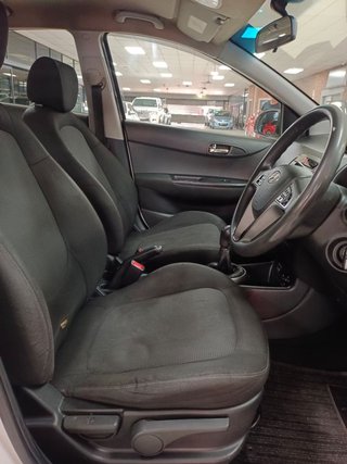 2012 Hyundai i20 1.4 Fluid - photo 2